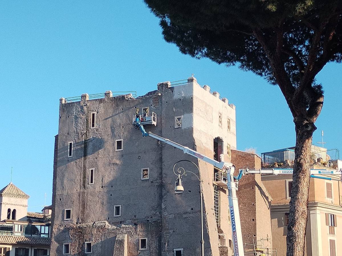 Torre dei Conti a Roma: storia di un segno nel paesaggio urbano medievale, moderno e&nbsp;contemporaneo.