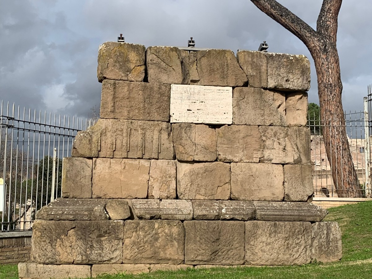 Il sepolcro di Servio Sulpicio Galba al Celio: guardiamolo da&nbsp;vicino.